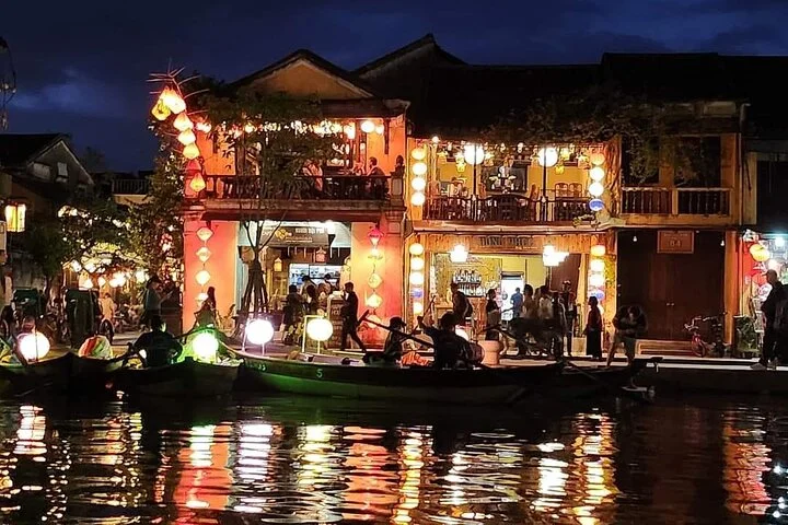 Colourful Evening Hoi An, Walking Tour, Boat Ride with Lanterns, Night Market