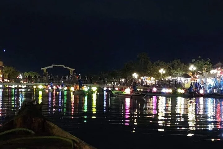 Colourful Evening Hoi An, Walking Tour, Boat Ride with Lanterns, Night Market