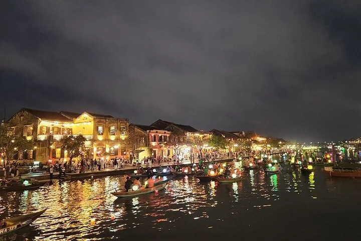 Colourful Evening Hoi An, Walking Tour, Boat Ride with Lanterns, Night Market