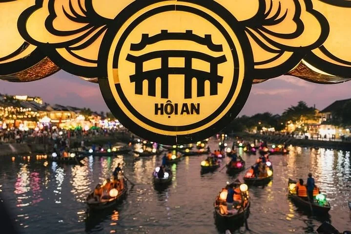 Colourful Evening Hoi An, Walking Tour, Boat Ride with Lanterns, Night Market