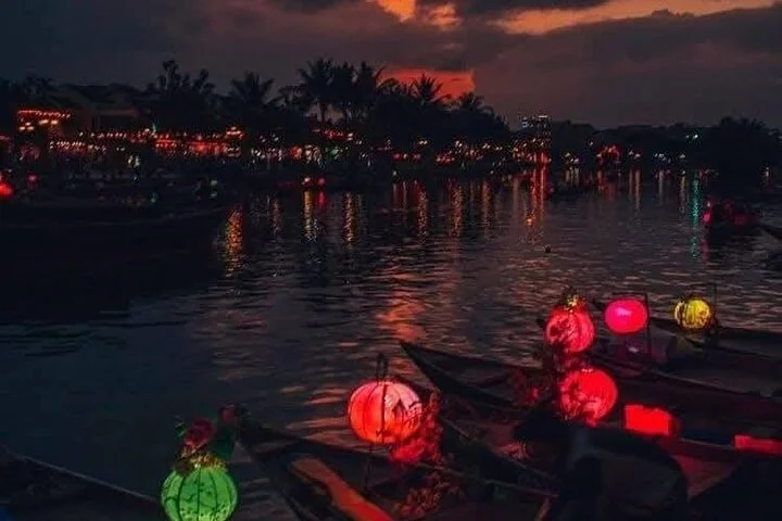 Colourful Evening Hoi An, Walking Tour, Boat Ride with Lanterns, Night Market