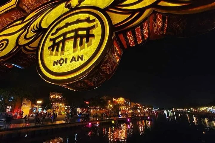 Colourful Evening Hoi An, Walking Tour, Boat Ride with Lanterns, Night Market
