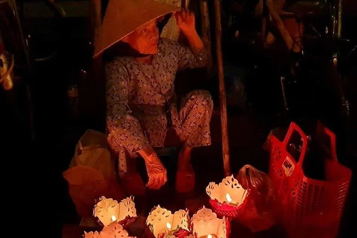 Colourful Evening Hoi An, Walking Tour, Boat Ride with Lanterns, Night Market