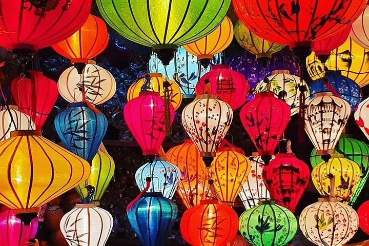 Colourful Evening Hoi An, Walking Tour, Boat Ride with Lanterns, Night Market