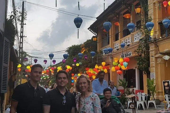 Colourful Evening Hoi An, Walking Tour, Boat Ride with Lanterns, Night Market