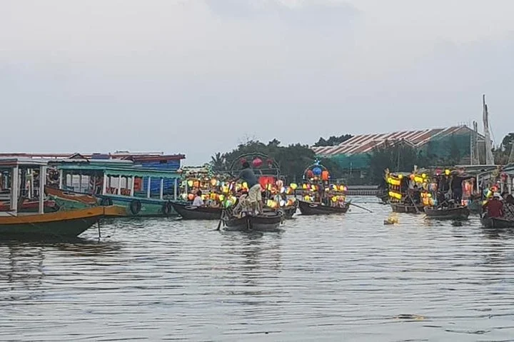 Colourful Evening Hoi An, Walking Tour, Boat Ride with Lanterns, Night Market