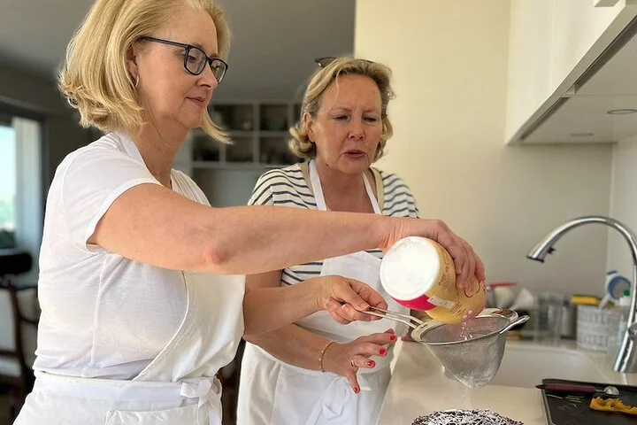 Croix Rousse Market & Rooftop Cooking Class in Lyon