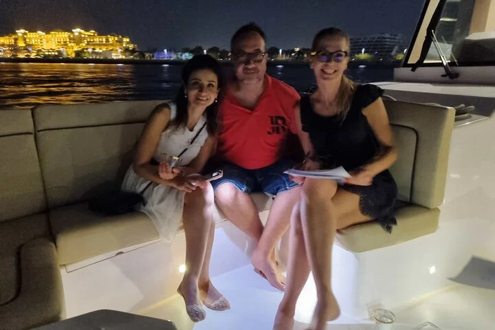 Dubai: 2-Hour Luxury Sunset Cruise with Food & Drinks