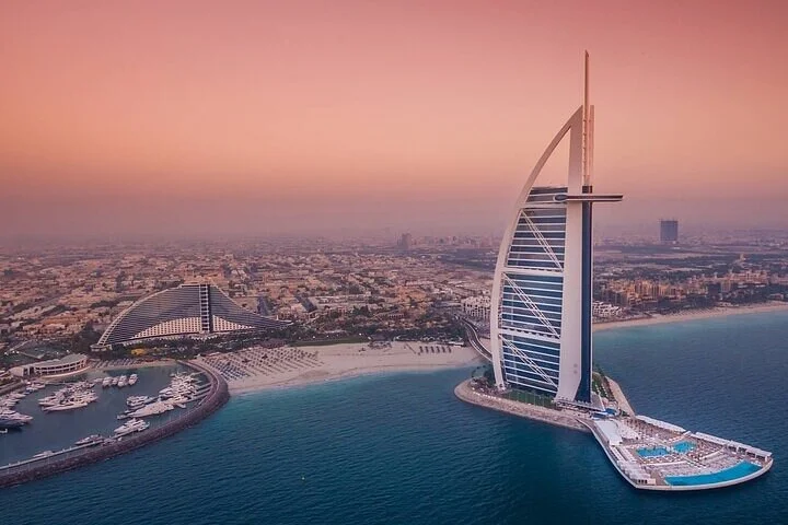 Dubai: 2-Hour Luxury Sunset Cruise with Food & Drinks