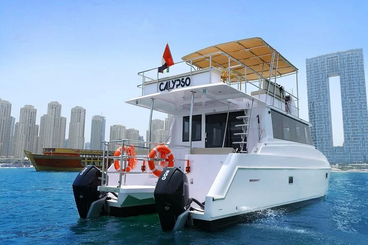 Dubai: 2-Hour Luxury Sunset Cruise with Food & Drinks