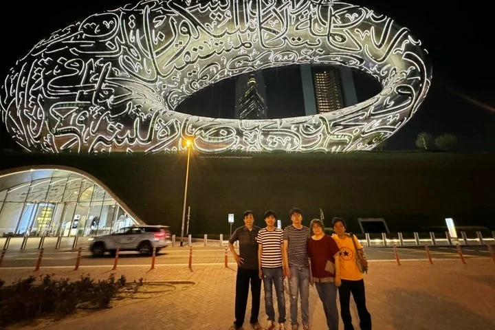 Dubai By Night: Evening Guided City Lights Tour with Transfers