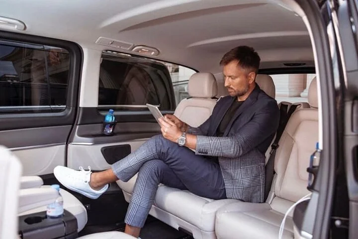 Dubai City Tour with Optional Professional Guide in Luxury Car