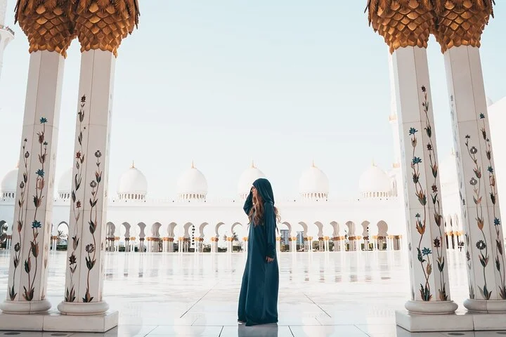 Dubai: Culture Tour of Abu Dhabi with Mosque and Qasr Al Watan