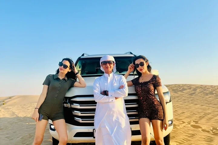 Dubai Desert Safari:BBQ Dinner, Dune Bashing & Live Entertainment