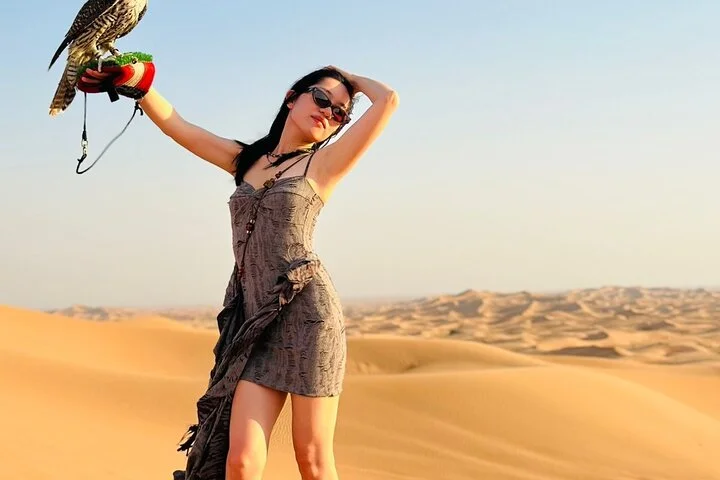 Dubai Desert Safari:BBQ Dinner, Dune Bashing & Live Entertainment