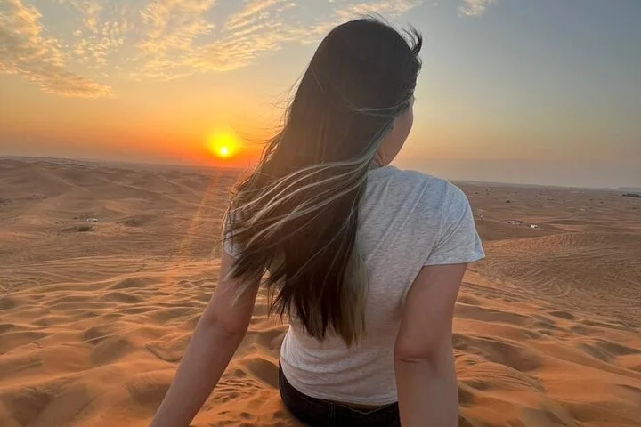 Dubai Desert Safari:BBQ Dinner, Dune Bashing & Live Entertainment