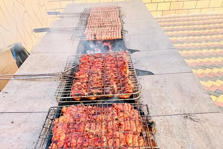 Dubai Desert Safari:BBQ Dinner, Dune Bashing & Live Entertainment