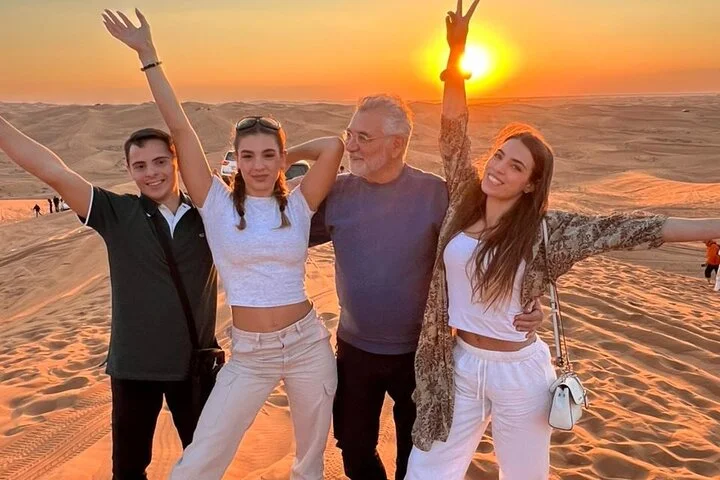 Dubai Desert Safari:BBQ Dinner, Dune Bashing & Live Entertainment