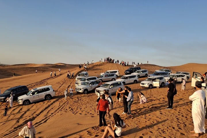 Dubai Desert Safari:BBQ Dinner, Dune Bashing & Live Entertainment