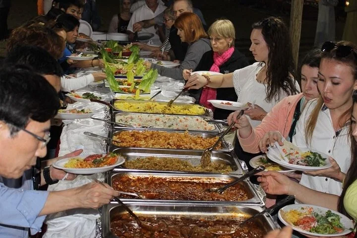 Dubai Desert Safari:BBQ Dinner, Dune Bashing & Live Entertainment