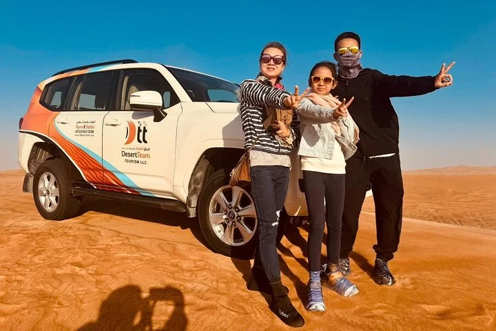 Dubai Desert Safari:BBQ Dinner, Dune Bashing & Live Entertainment