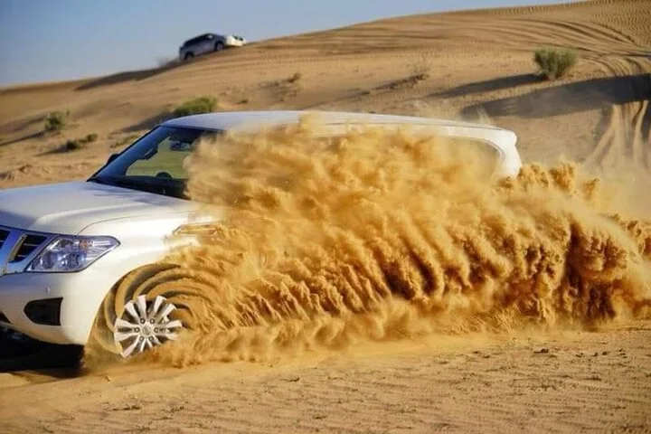 Dubai Desert Safari:BBQ Dinner, Dune Bashing & Live Entertainment