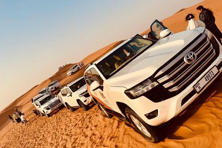 Dubai Desert Safari:BBQ Dinner, Dune Bashing & Live Entertainment