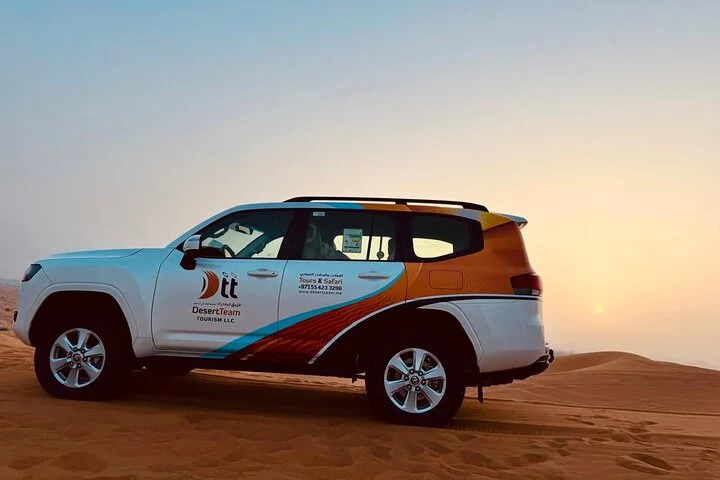 Dubai Desert Safari:BBQ Dinner, Dune Bashing & Live Entertainment