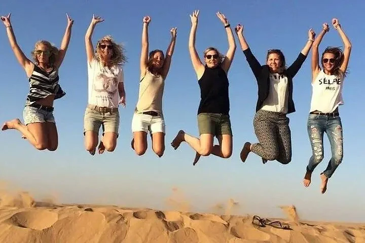 Dubai Desert Safari:BBQ Dinner, Dune Bashing & Live Entertainment