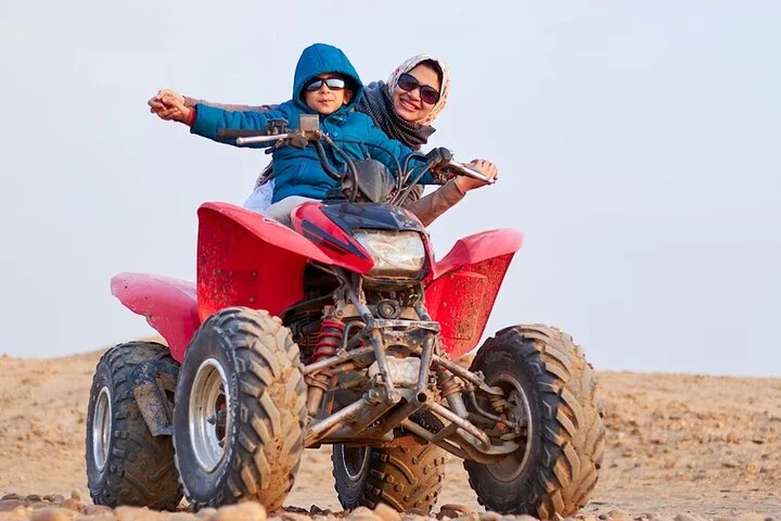 Dubai Desert Safari:BBQ Dinner, Dune Bashing & Live Entertainment