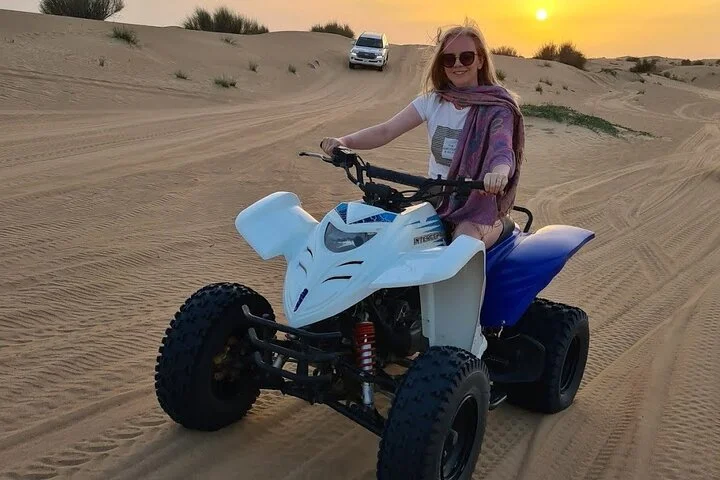 Dubai Desert Safari:BBQ Dinner, Dune Bashing & Live Entertainment