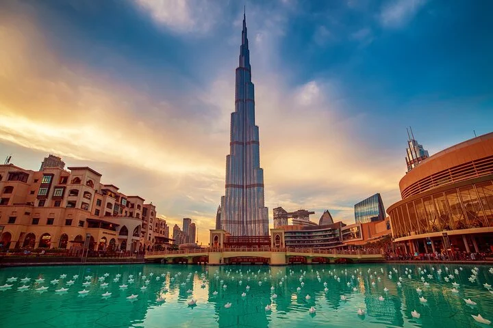 Dubai Food Tour with Access to Burj Khalifa Bar & 6 Food Tastings
