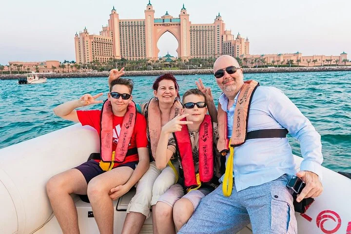 Dubai Love Boat Sightseeing Tour