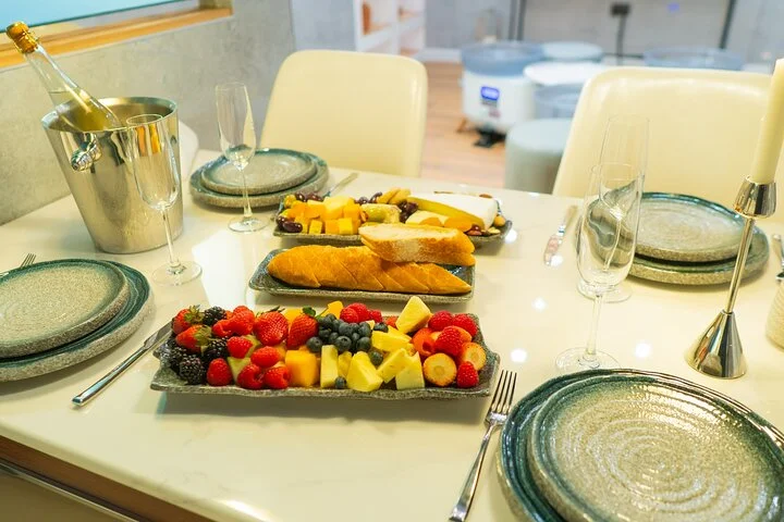 Dubai Luxury Clay and Dining Experience