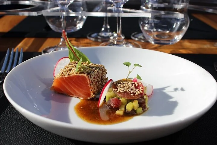 Dubai: Luxury Fine Dining Bus Tour with BUSTRONOME