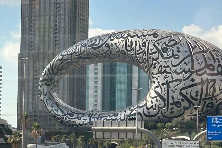 Dubai: Luxury Fine Dining Bus Tour with BUSTRONOME