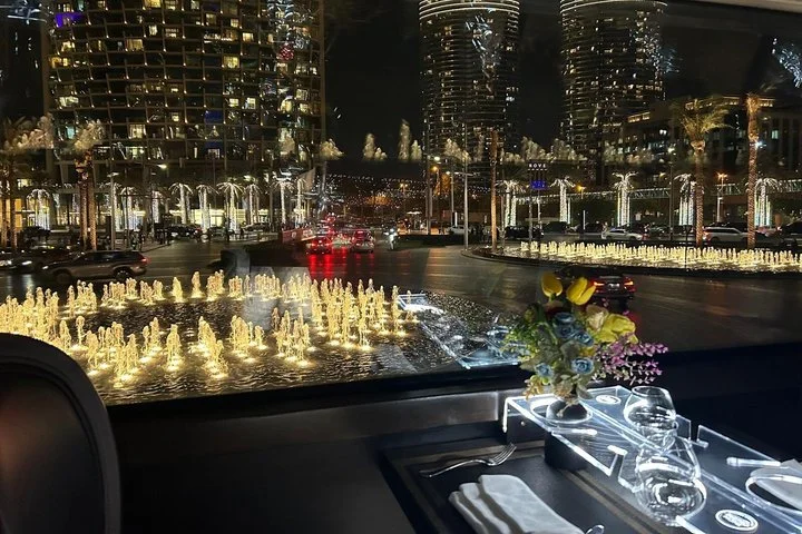 Dubai: Luxury Fine Dining Bus Tour with BUSTRONOME