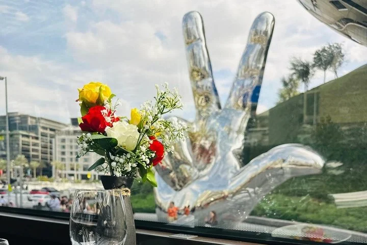 Dubai: Luxury Fine Dining Bus Tour with BUSTRONOME