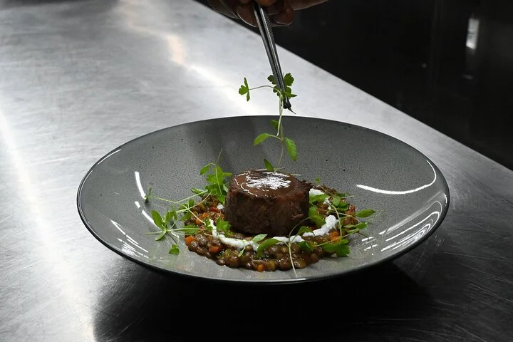 Dubai: Luxury Fine Dining Bus Tour with BUSTRONOME