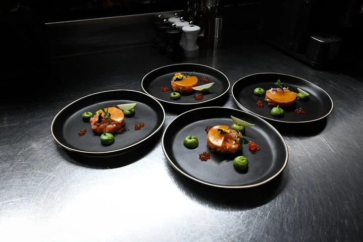 Dubai: Luxury Fine Dining Bus Tour with BUSTRONOME