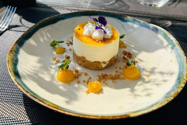 Dubai: Luxury Fine Dining Bus Tour with BUSTRONOME