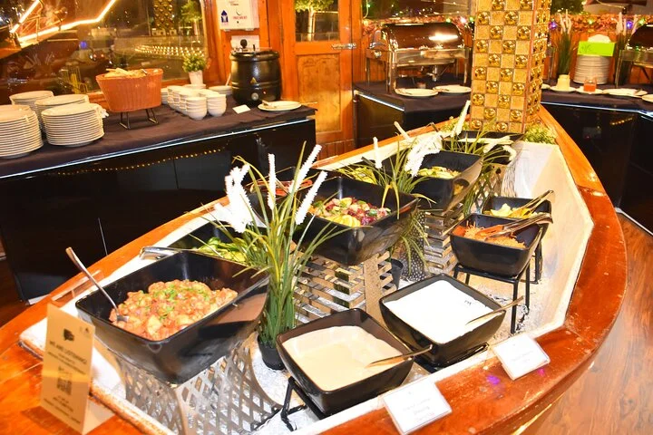 Dubai Marina Dhow Cruise With Buffet Dinner