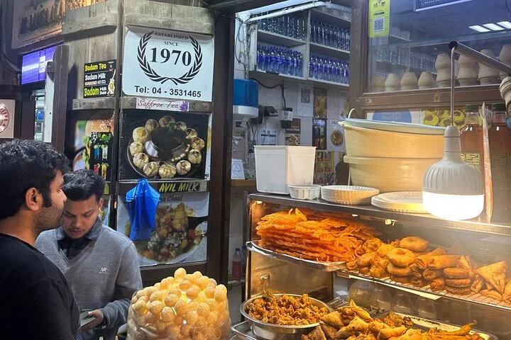 Dubai Old Town Walking Tour with Street Food Tastings