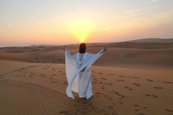 Dubai Private 4x4 Desert Safari with Traditional Dinner Options