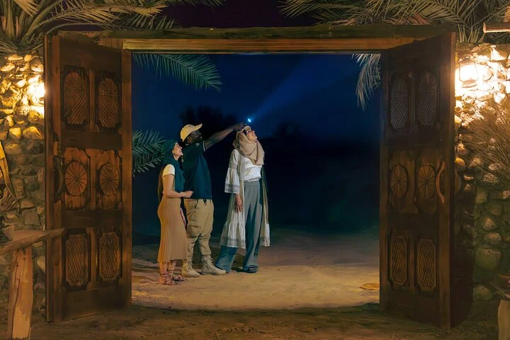 Dubai: Private Night Vintage Land Rover Safari and Astronomy