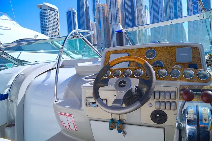 Dubai: Private Yacht Cruise on a 34 Ft Yacht