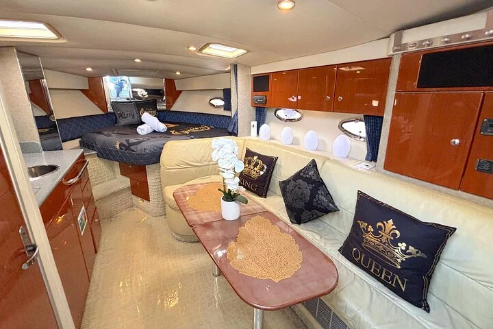 Dubai: Private Yacht Cruise on a 34 Ft Yacht