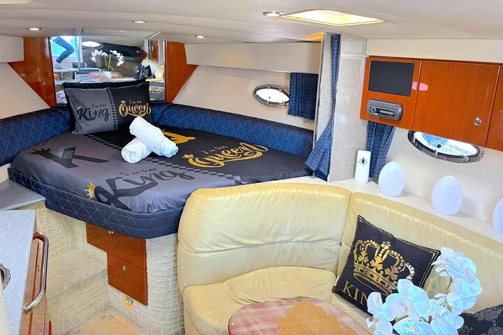 Dubai: Private Yacht Cruise on a 34 Ft Yacht