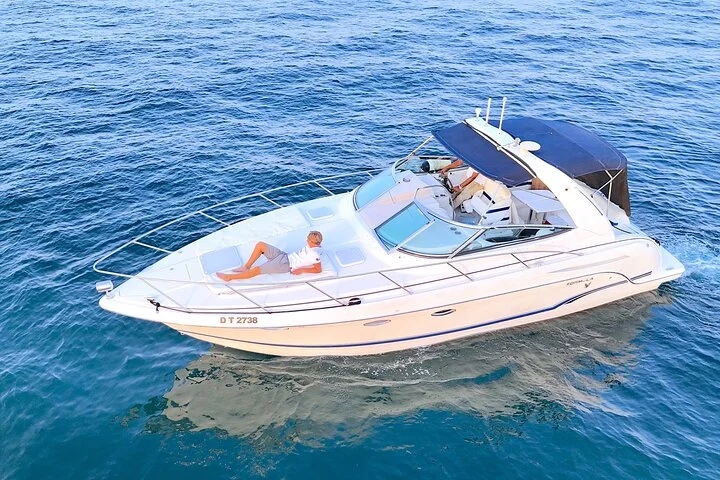 Dubai: Private Yacht Cruise on a 34 Ft Yacht