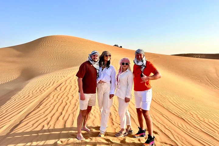 Dubai: Red Dunes desert safari pick up by 4WD, BBQ & live shows